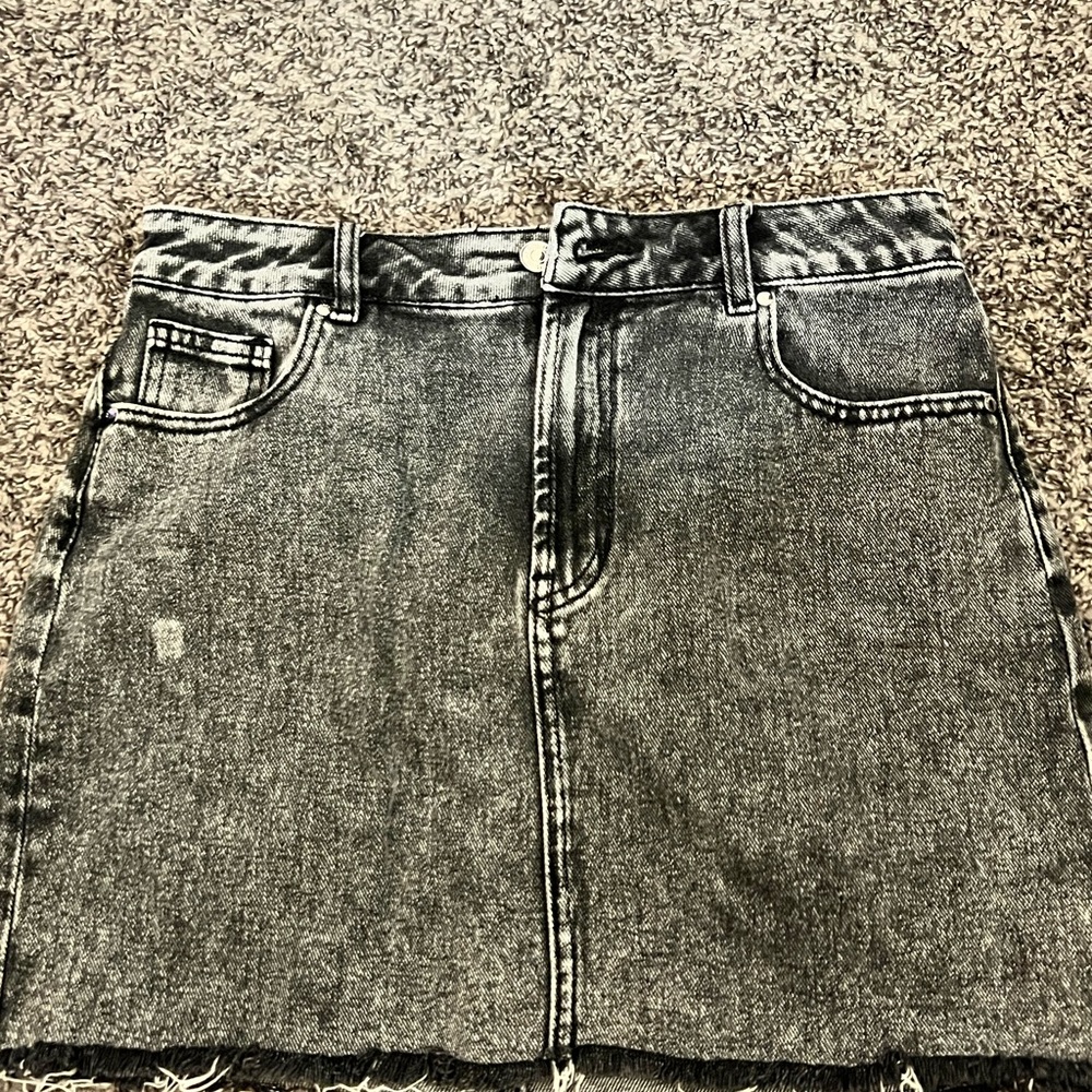 BLACK DENIM SKIRT